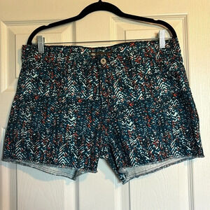 Levi’s women’s blue 4” inseam jean shorts size 14